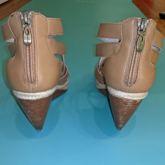 Sandals - Picture 4 of 4